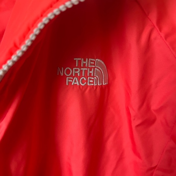 The North Face Men's Bright Red Lightweight Jacket - Picture 3 of 3